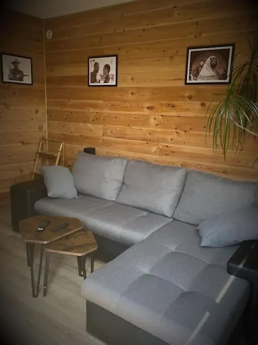 Tatil Evi Chalet Moderne, Jacuzzi & Cinema Saint-Coulitz Fransa