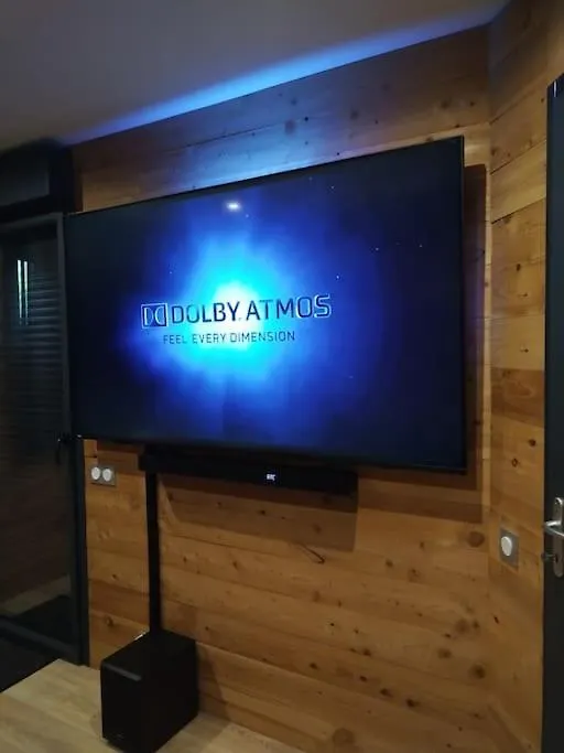 Tatil Evi Chalet Moderne, Jacuzzi & Cinema Saint-Coulitz