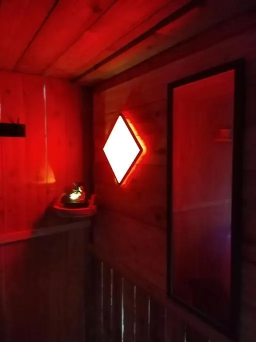 Chalet Moderne, Jacuzzi & Cinema Saint-Coulitz Fransa